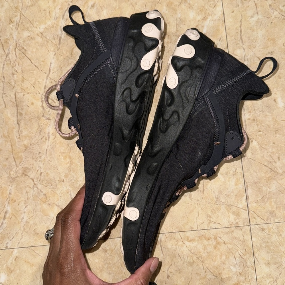 NIKE REACT ROSE GOLD - Picture 10 of 13